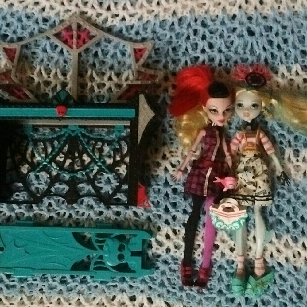 Shipwrecked/Freaky fusions monster high dolls